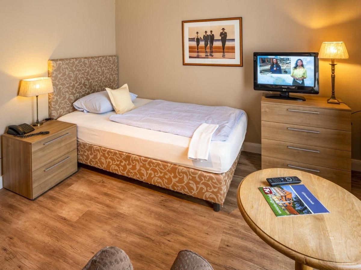 נורדורף Hotel Huettmann מראה חיצוני תמונה